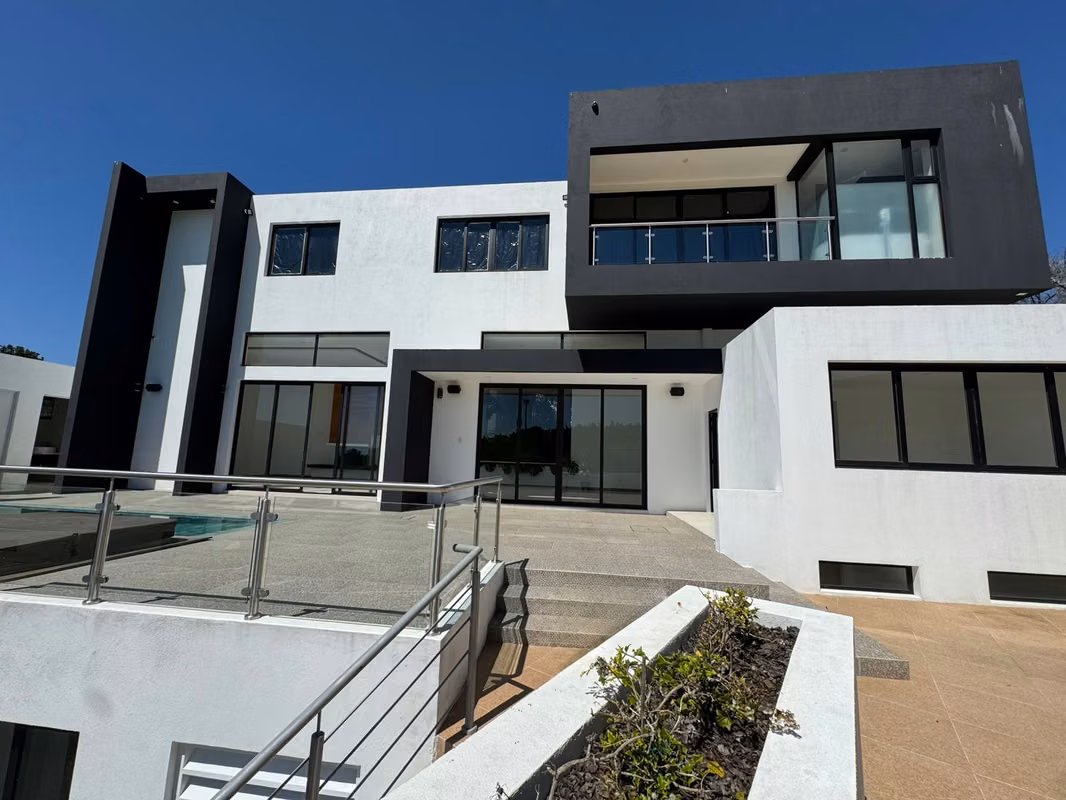Vendo linda casa en exclusivo condominio Sausalito (CAES)